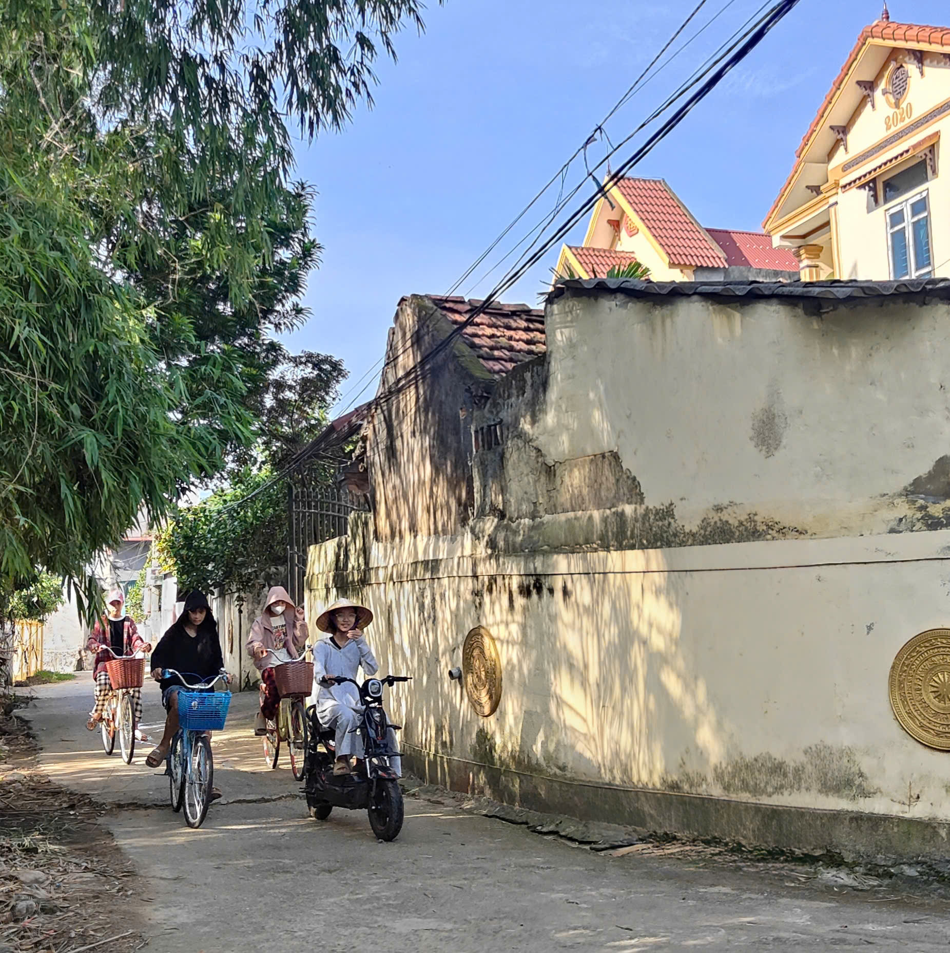 Anh-tin-bai